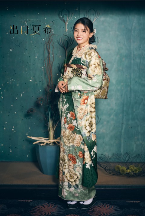 出口夏希の最新振袖